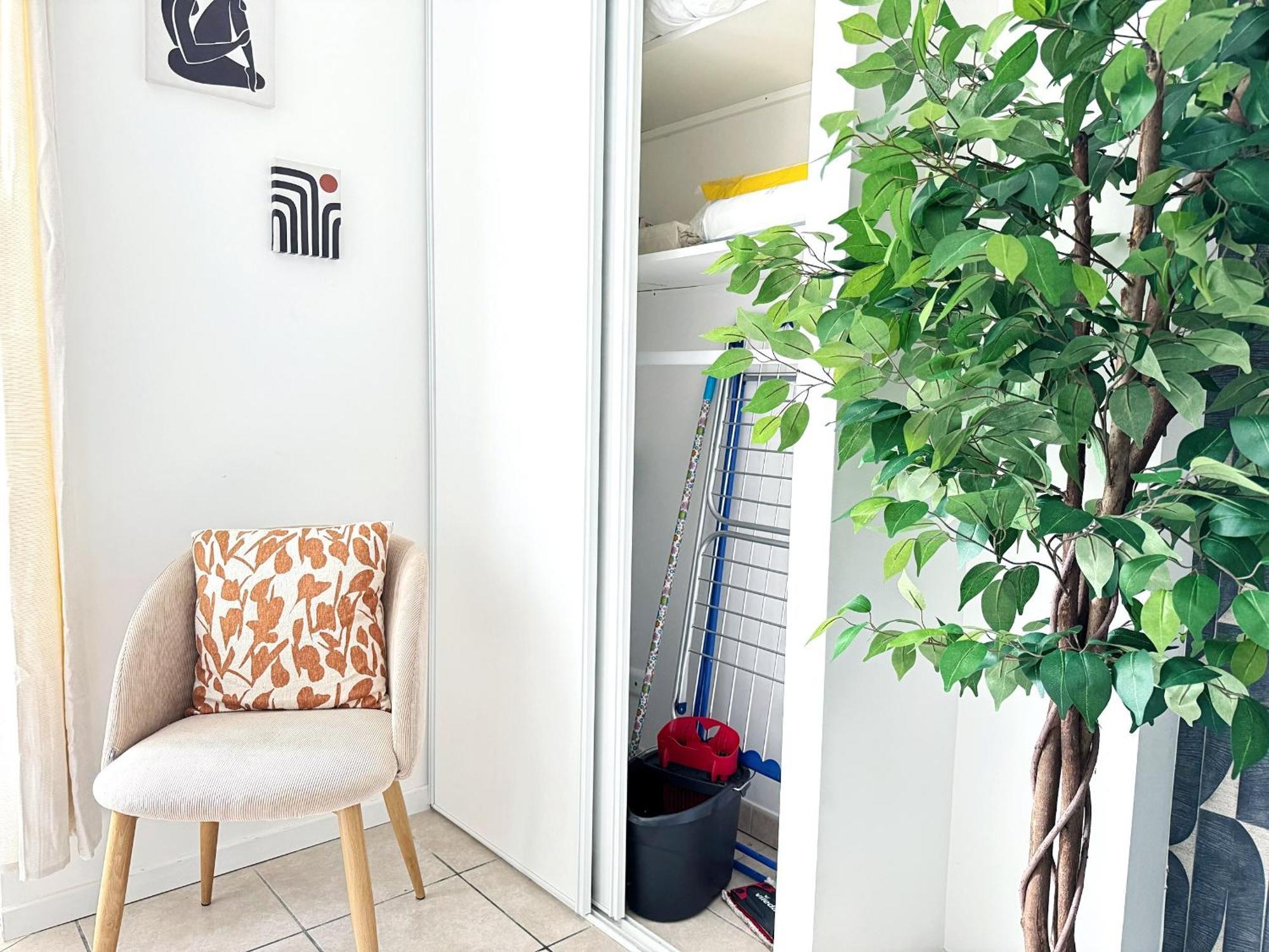 Sacramento Apartment *